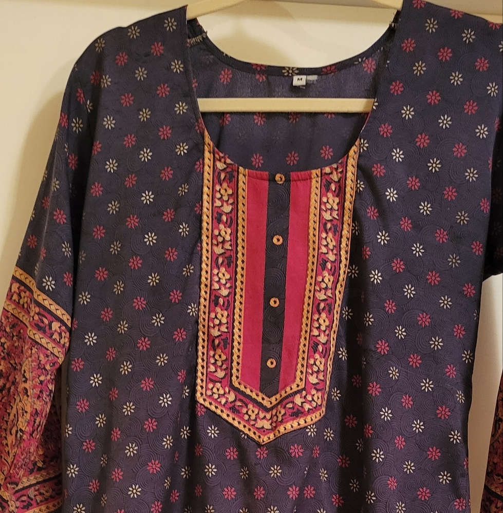 Womens Gray Tunic Top . Size M